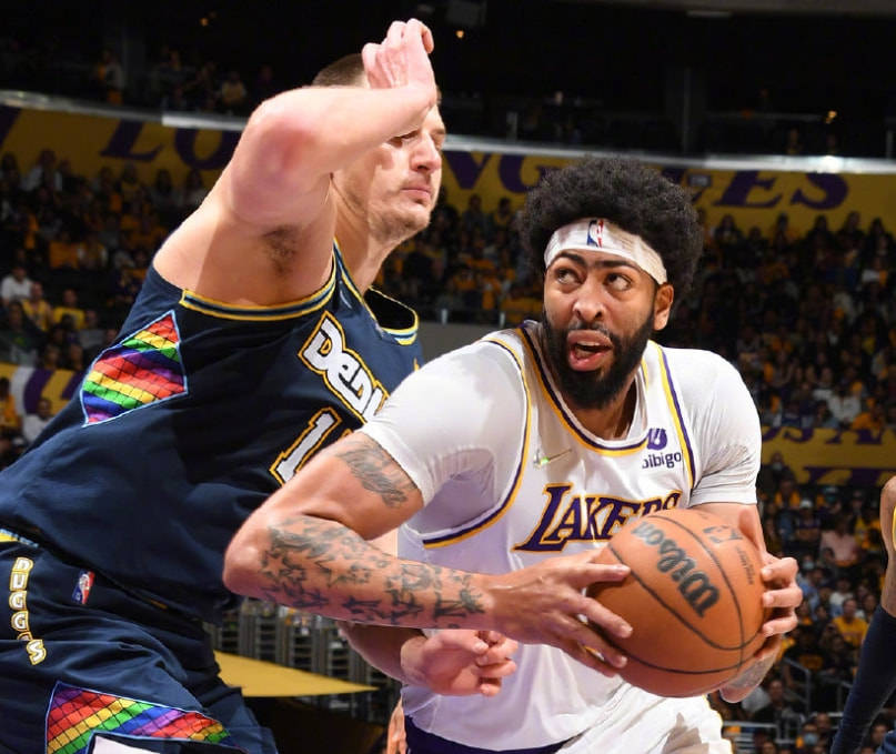 青岛队完胜天津队，浓眉哥带队取胜