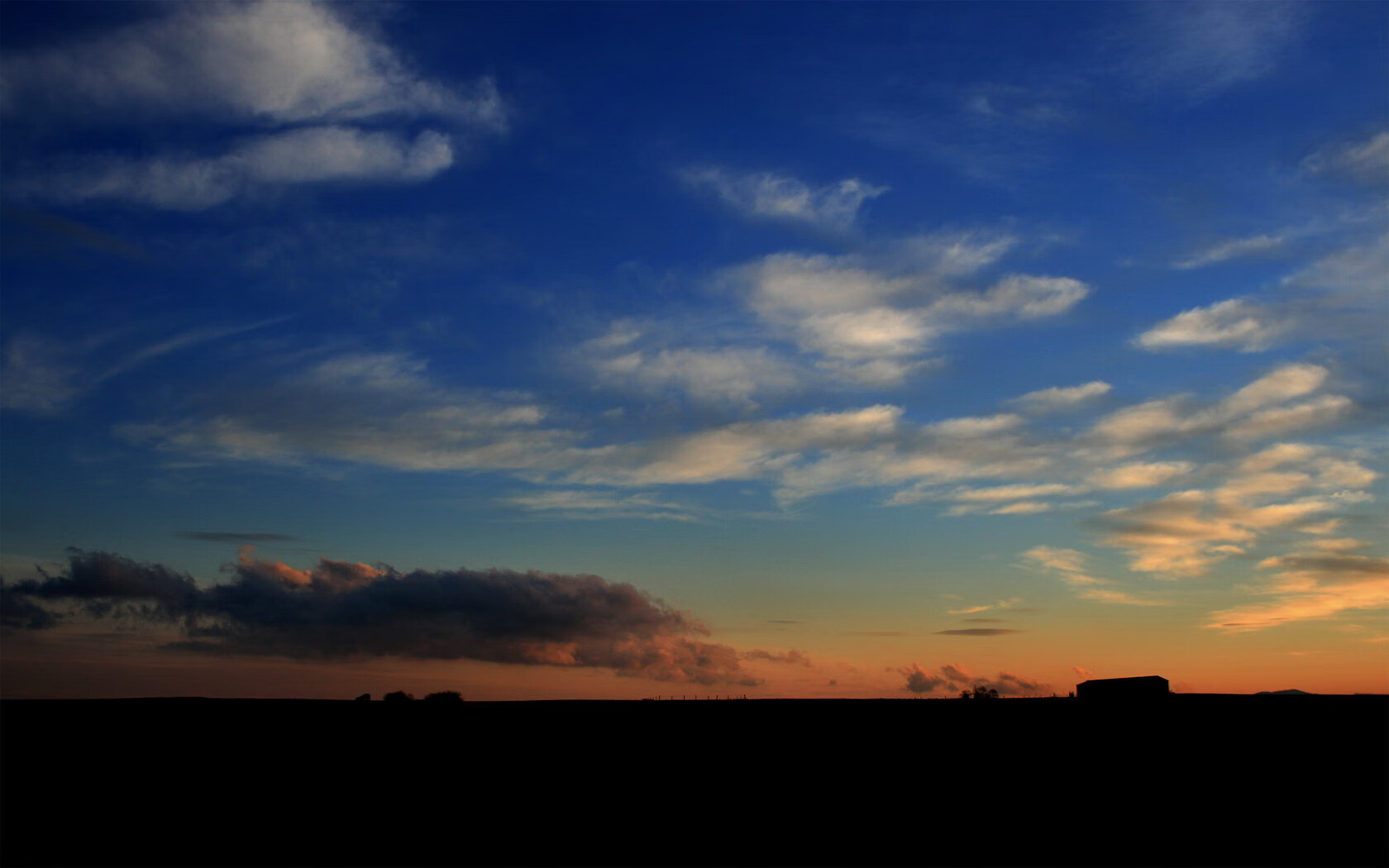 防守的艺术与国家的荣耀,库尔图瓦锁死对手与伊拉克制霸爱尔兰的启示