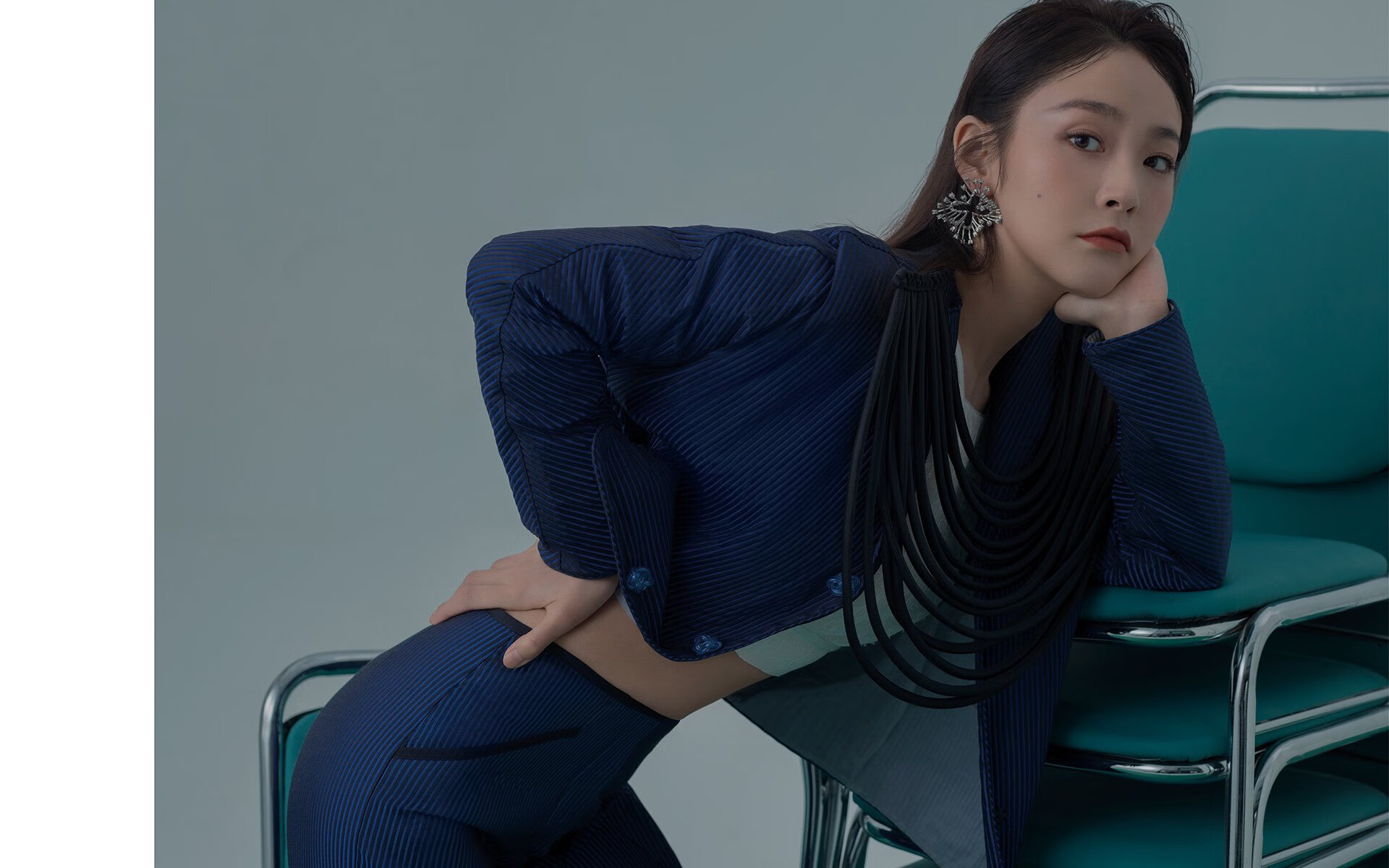 跨联赛奇景！利拉德57分超神爆发，公牛式团队进攻压垮山西队